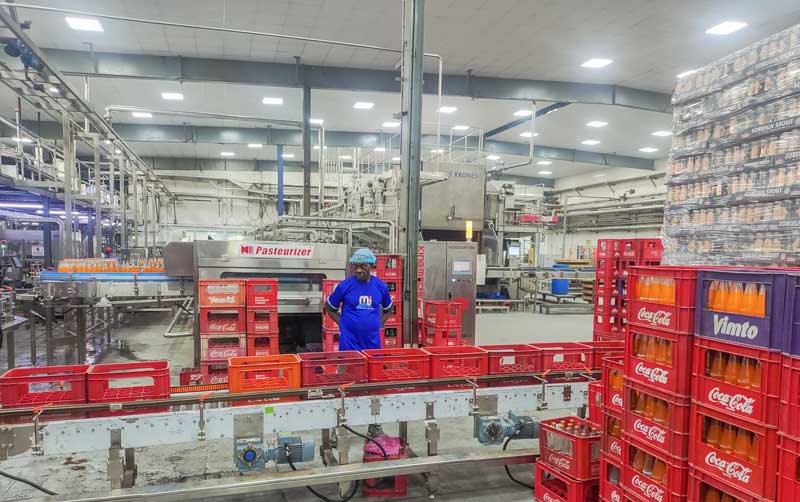 18000 млрд в час по стеклянной бутылке Coca-Cola начинка и упаковка